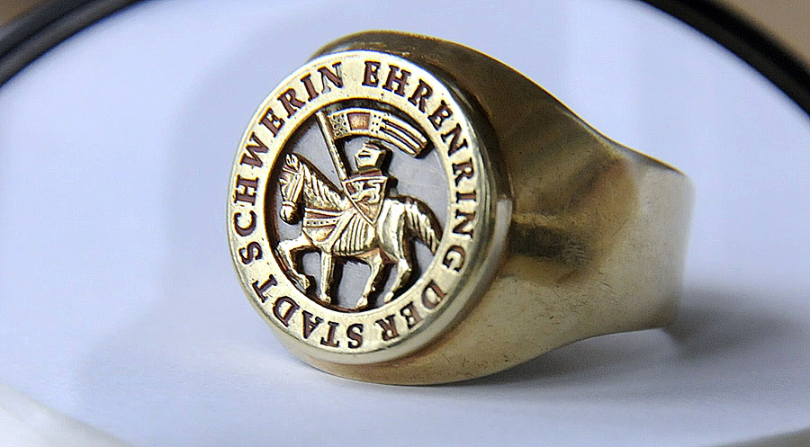 Der vergessene Ehrenring dieschweriner.de